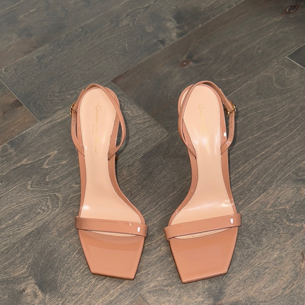 Gianvito Rossi Tan Heels Square-Toe Design.